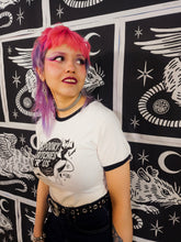 Cargar imagen en el visor de la galería, SPOOKY BITCHES - RINGER TEE